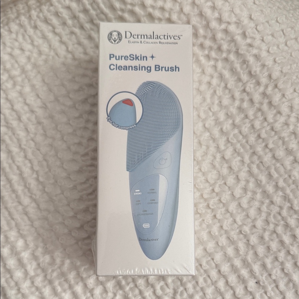 Dermalactives Cleansing Brush in Light Blue
